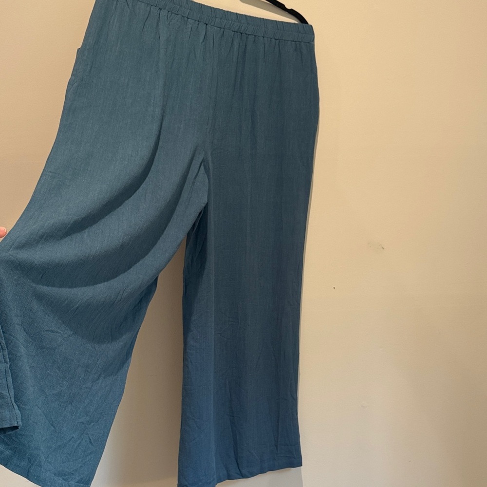 Matching Linen Set - Picture 5 of 5